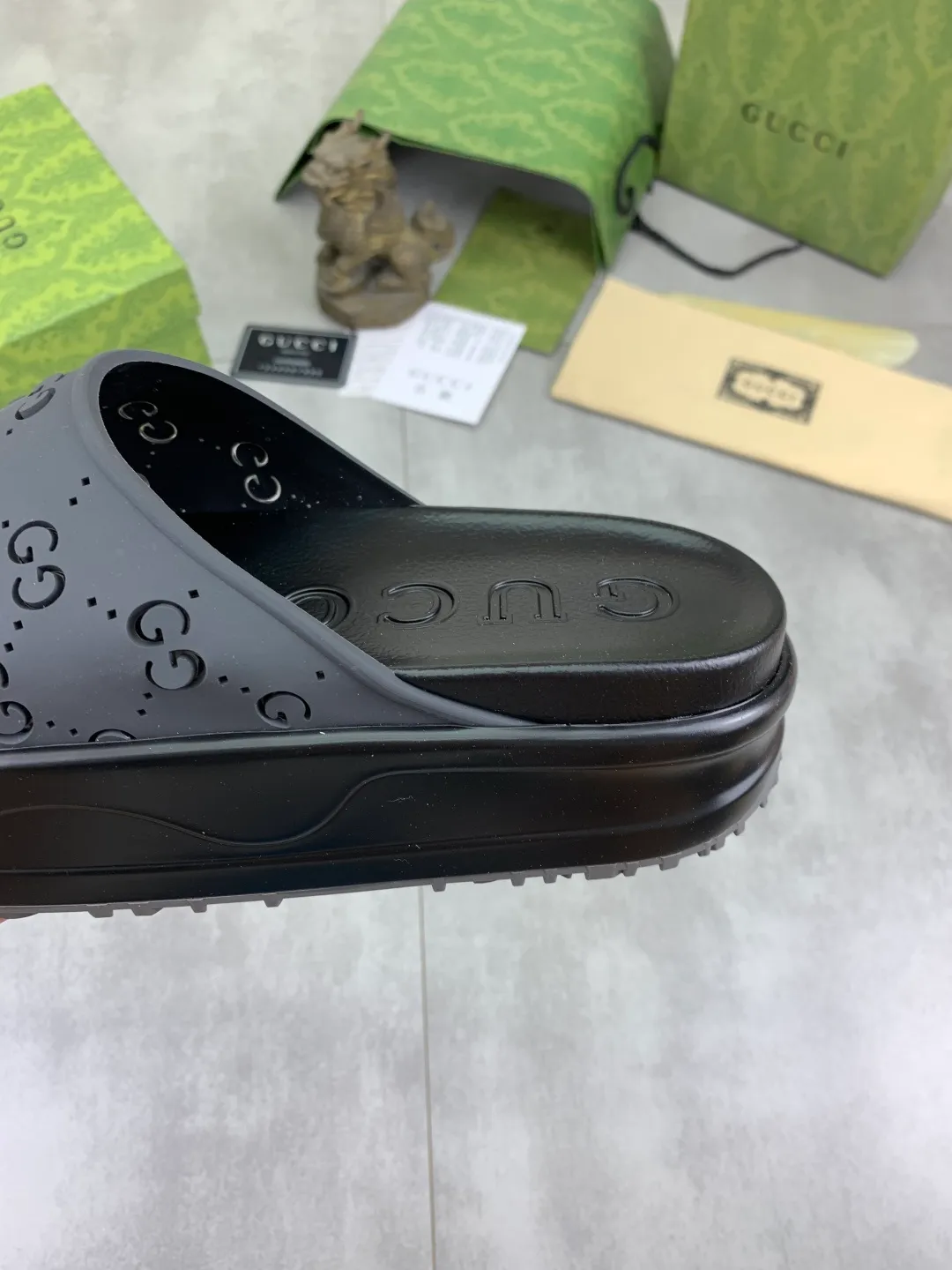 Men's Men's Shoes 💰P300💰[New Style] High Version 🎁🎁🎁 GUCCI New Year of the Snake casual slippers, original official website, perfect workmanship, transmitting a kind of noble luxury, sublimating its definition of luxury in Gucci's high-end extraordinary craftsmanship. Original Gucci double G combination outsole, code number: 35-46, complete package